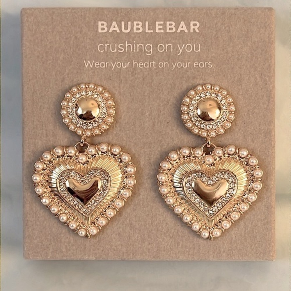 Brand New BaubleBar Gold Tone Heart Faux Pearl Beaded Drop Earrings Valentine’s - Picture 14 of 14